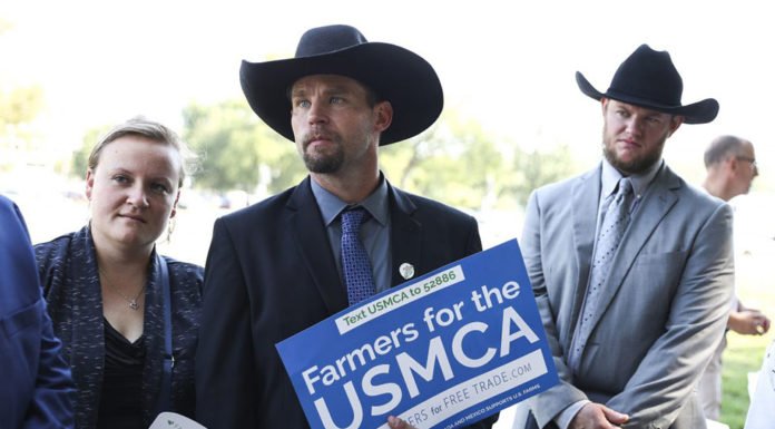 A bipartisan house group rallies with farmers for USMCA