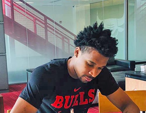Simon signs Exhibit 10 contract with Chicago Bulls