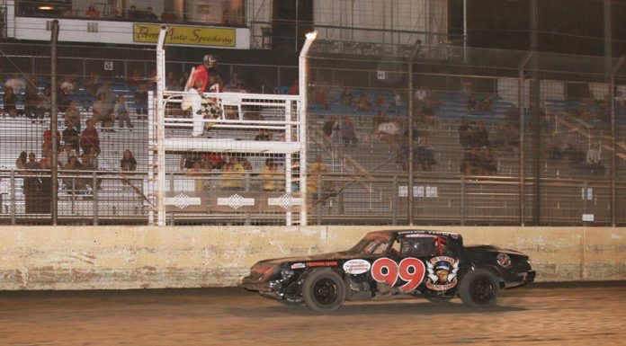 Veatch wins Factory Stocks heat race and main event
