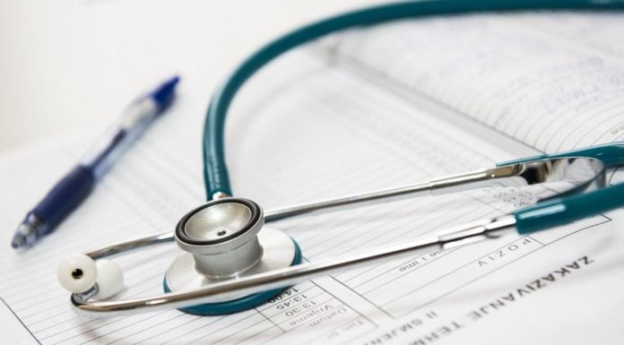 10 ex-NFL players charged with defrauding healthcare program