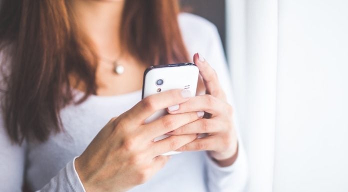 Doctors turn to thumbs for diagnosis and treatment by text