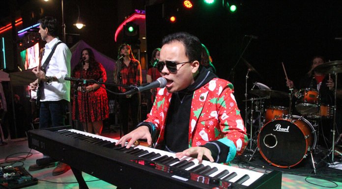 ‘America’s Got Talent’ winner Kodi Lee rings in holidays at Promenade Temecula