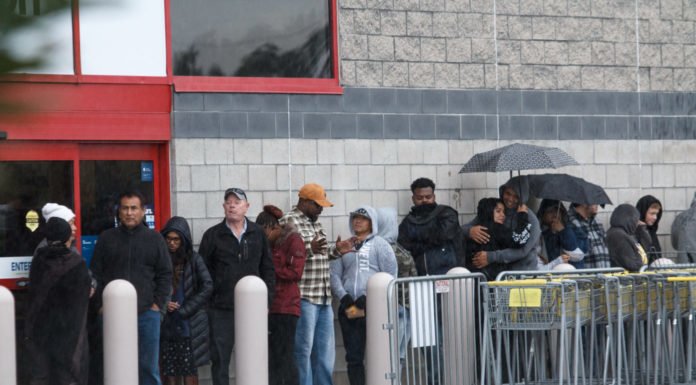 Black Friday kicks off shortened holiday shopping season