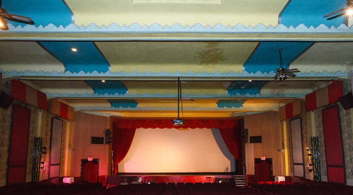 Historic Hemet Theatre draws an audience