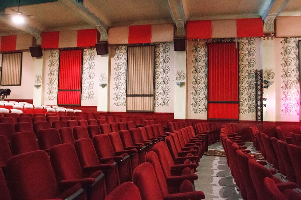 Historic Hemet Theatre draws an audience | Valley News