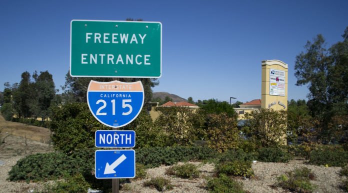 Crash snarls traffic on I-215 in Riverside