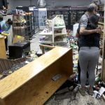 Looters descend on downtown Chicago; more than 100 arrested