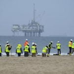 Oil spill cleanup improves, fisheries to stay closed longer