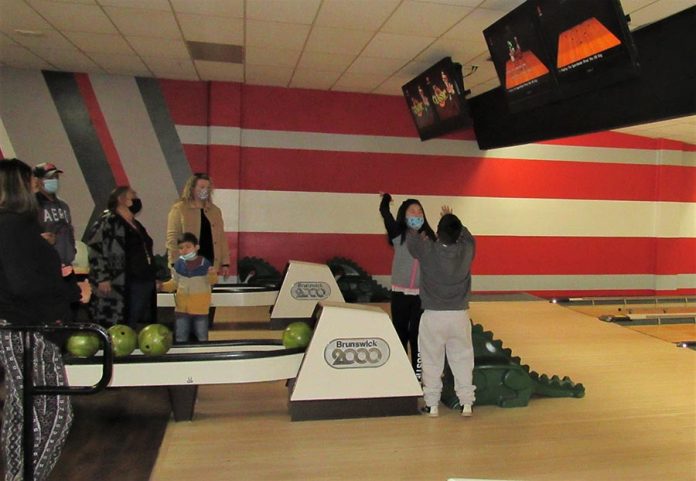01-14-22-BIZ-Kiwanis supports youth bowling-DRphoto-1