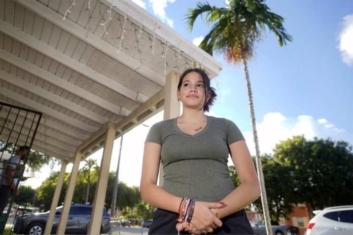 09-30-22-NATIONAL-Teen pregnancy Roe-AP