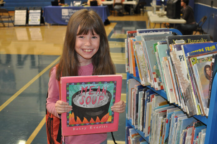08-18-23-ANZA-From the Heart Backpack Giveaway serves over 350 students-DSphotos-1
