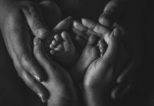 Local woman focuses on mother/baby photography