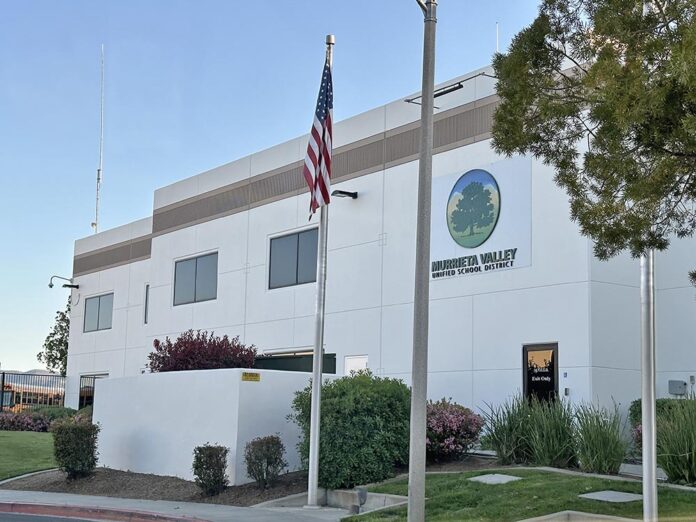 04-26-24-LOCAL-MVUSD votes to keep controversial policy-KHphoto