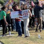 Community members, teachers, students come together to urge ‘yes’ votes on Komrosky recall