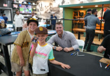Padres stars thrilled fans at Honey Hole signing event