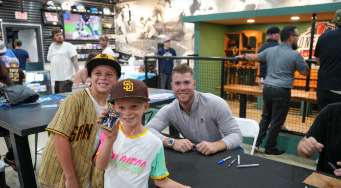 Padres stars thrilled fans at Honey Hole signing event