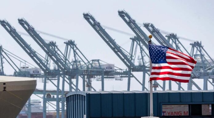 US economy grew 3.3 percent in Q2, beating prior estimate