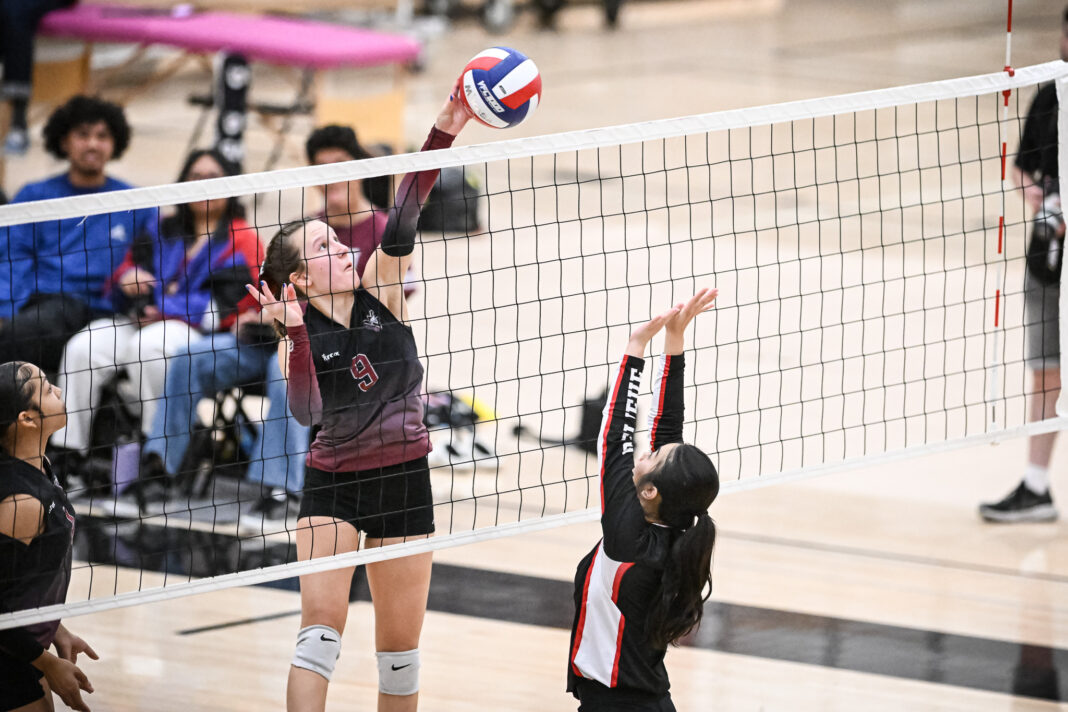 11-07-25-SPORTS-Elsinore Volleyball-photo-2