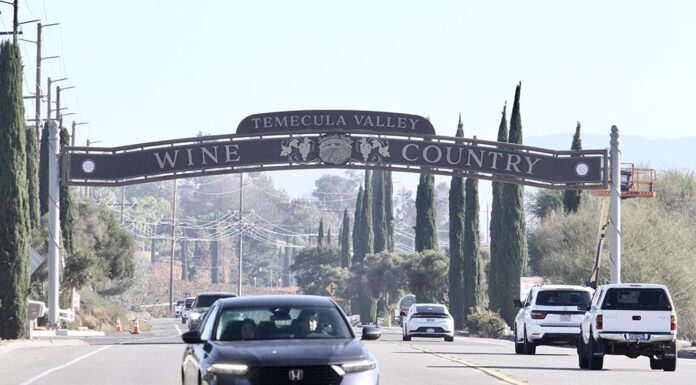 New ‘Temecula Valley Wine Country Archway’ welcomes visitors to wine country