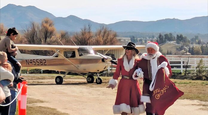Santa’s high-flying arrival delights families at Lake Riverside Estates