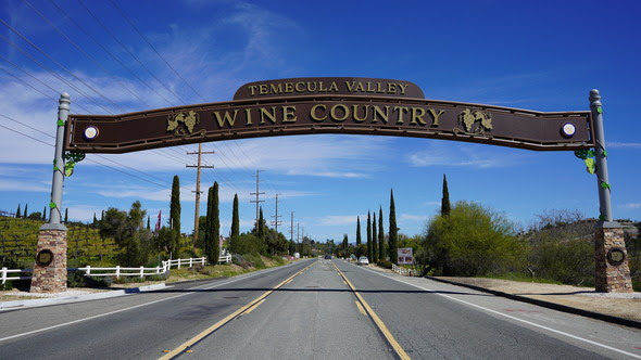 Parade, celebration mark completion of Temecula Valley Wine Country Archway