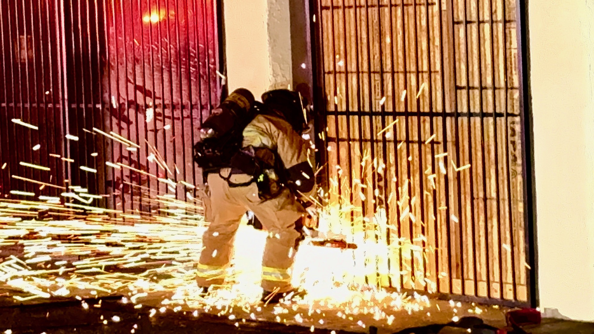 Commercial structure fire reported in Hemet