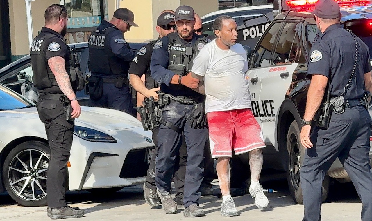 Hemet standoff ends in arrest